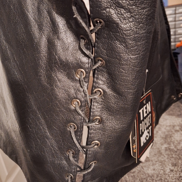 Men's Leather Vest - Picture 3 of 4